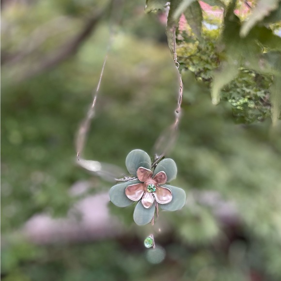 NWOT Green Sunshine Floral Necklace & Earrings. Excellent! - Picture 9 of 14